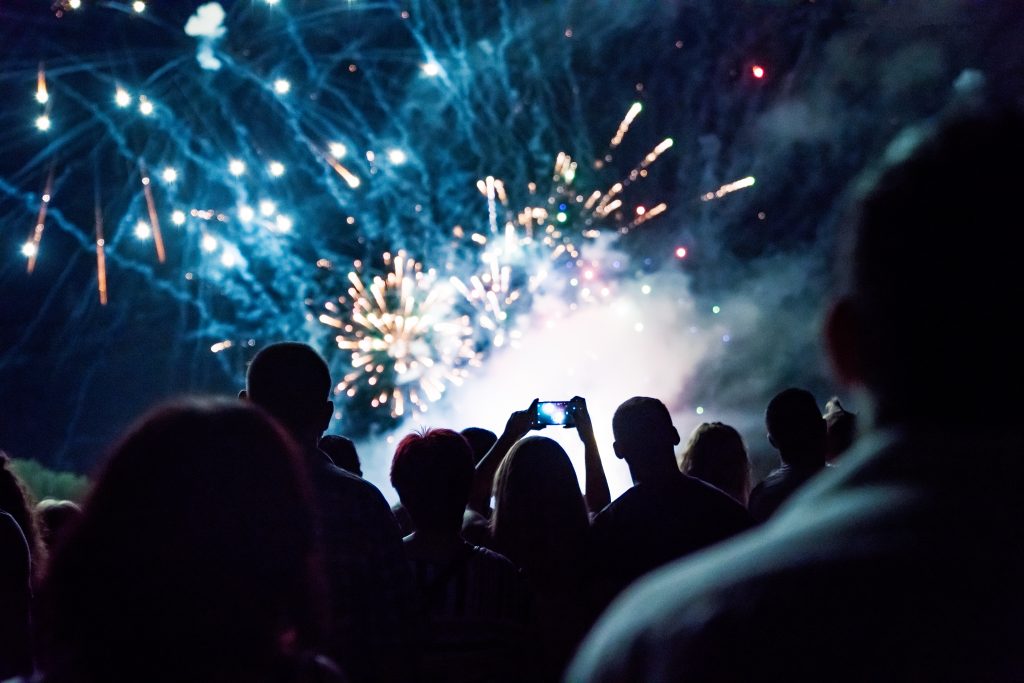 best apartments to watch kansas city fireworks - stock image of crowd watching fireworks