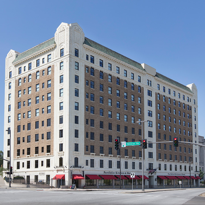 apartment building near crown center kansas city